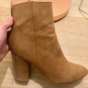NWOT Tan/Beige Marion Heeled Boots | BILLINI